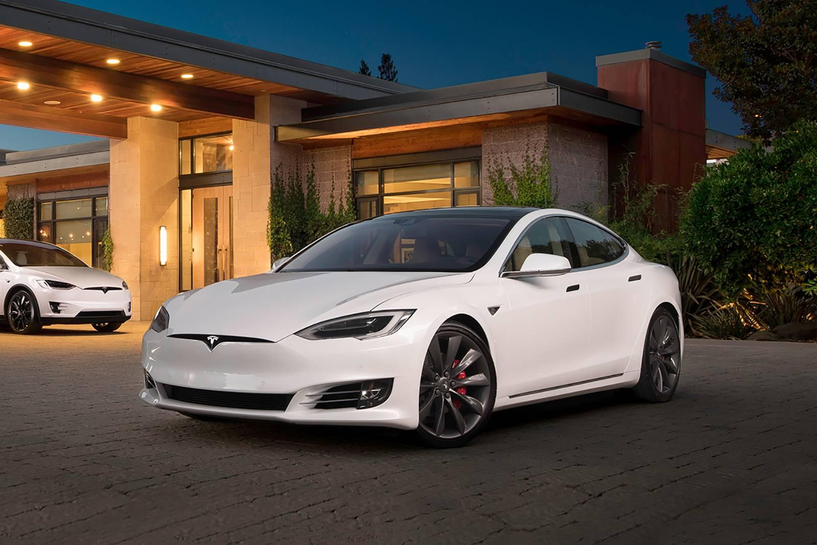 Used 2023 Tesla Model S for sale in Dubai