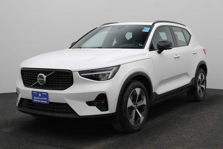 Used 2023 Volvo XC40 for sale in Dubai