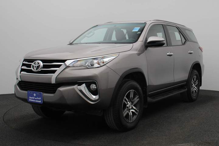 Used 2020 Toyota Fortuner for sale in Abu Dhabi