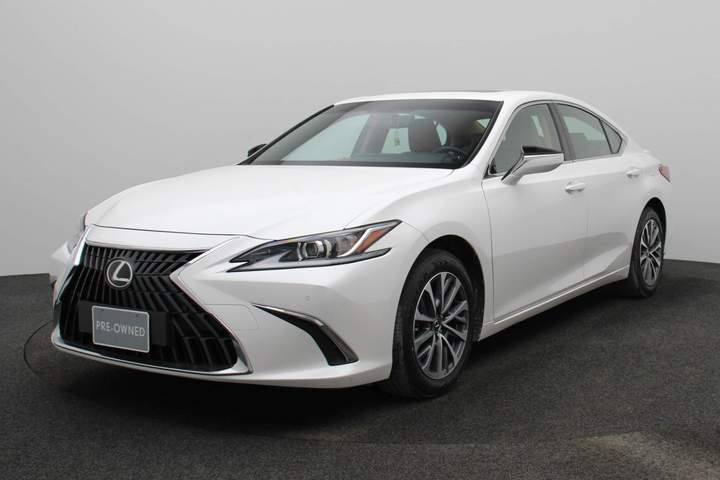 Used 2023 Lexus ES300h for sale in Dubai