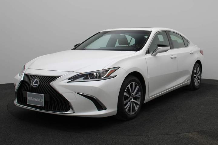 Used 2021 Lexus ES300h for sale in Dubai