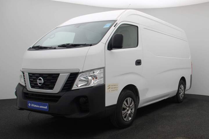 Used 2020 Nissan Urvan for sale in Dubai