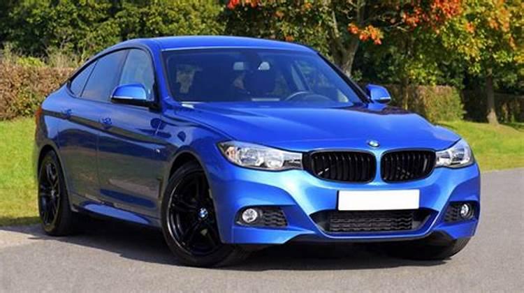 Used 2022 BMW 318 for sale in Abu Dhabi